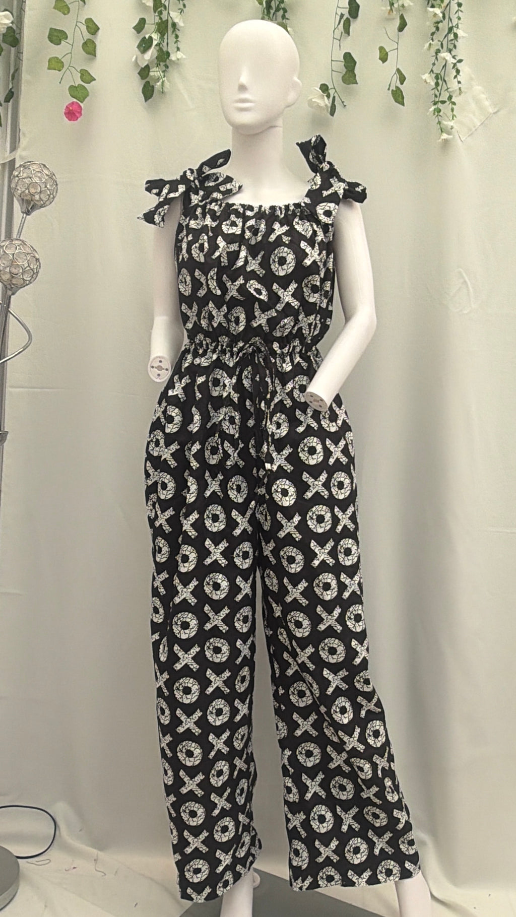 Eva jumpsuit Black and White