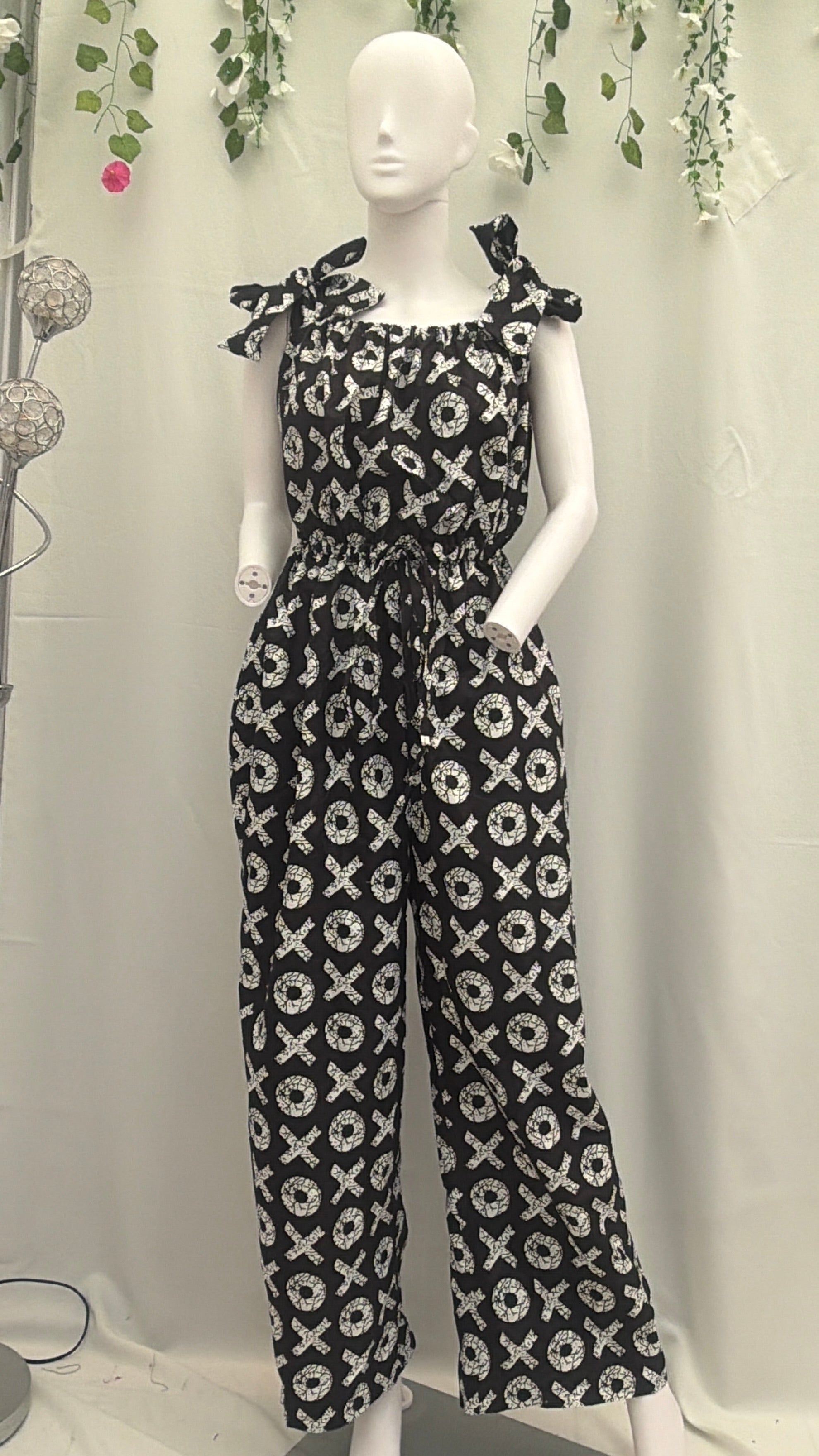 Eva jumpsuit Black and White