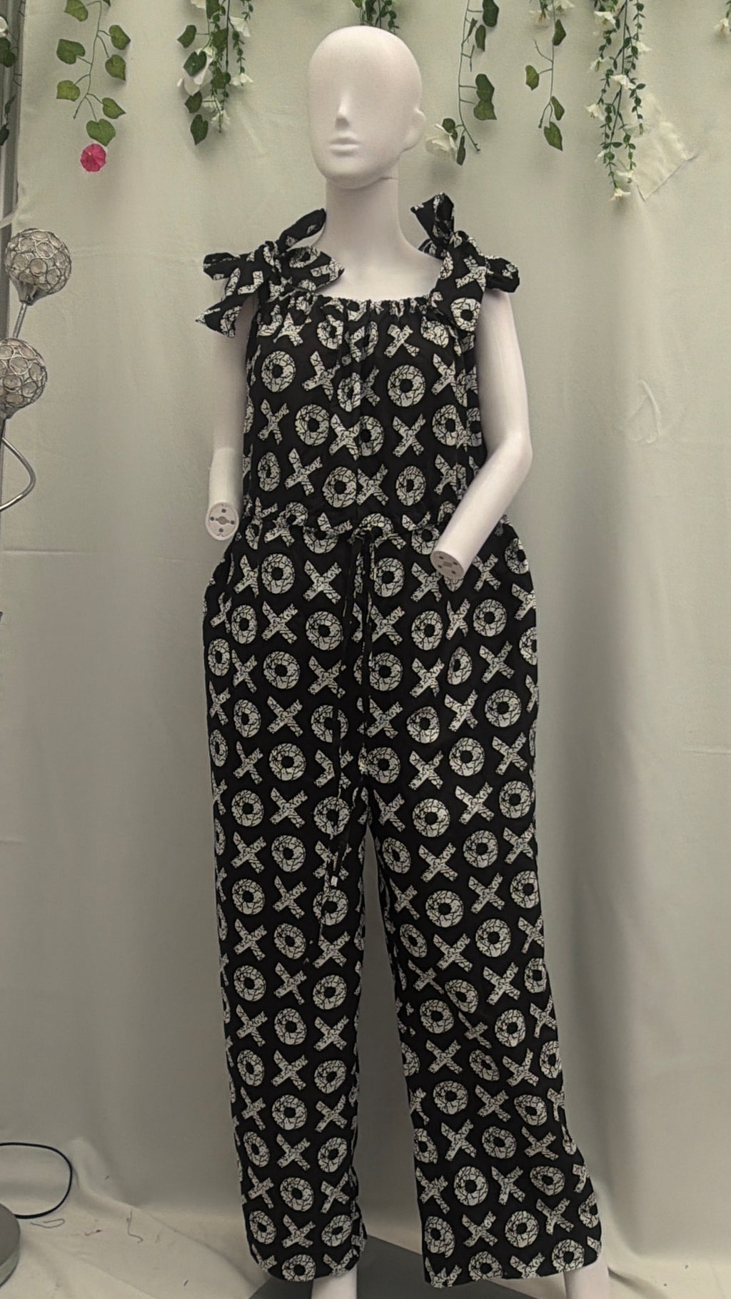 Eva jumpsuit Black and White